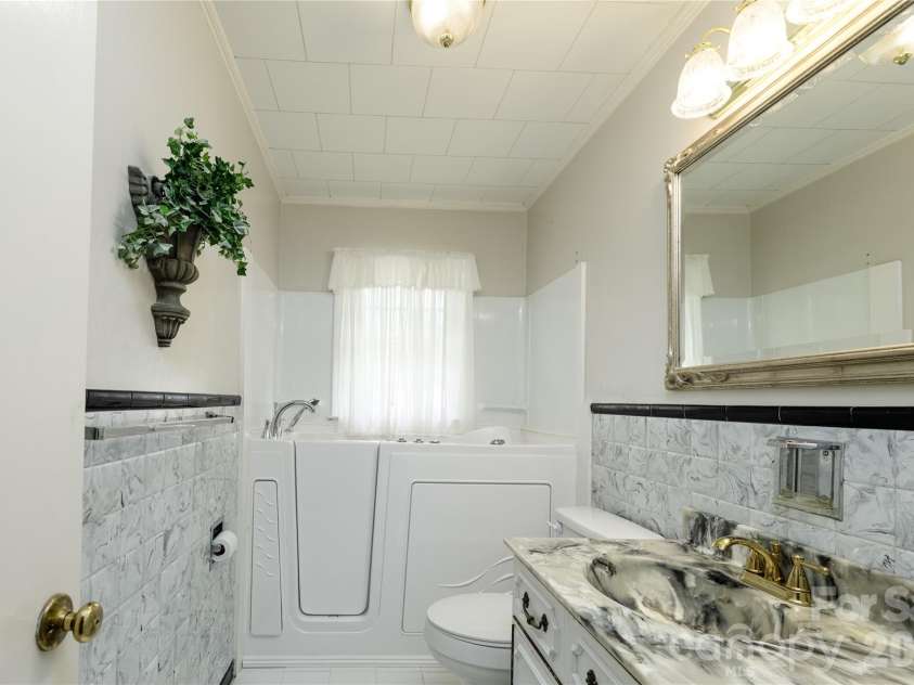 122 Whitley Road, Morganton, NC 28655.  MLS# CAR4389485, YatesRealty ID 28969. 