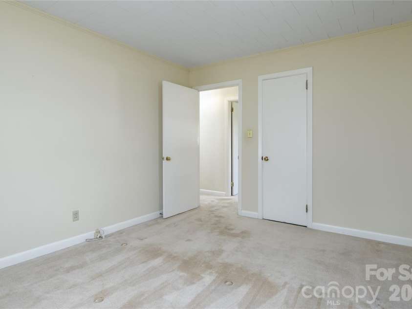 122 Whitley Road, Morganton, NC 28655.  MLS# CAR4389485, YatesRealty ID 28969. 
