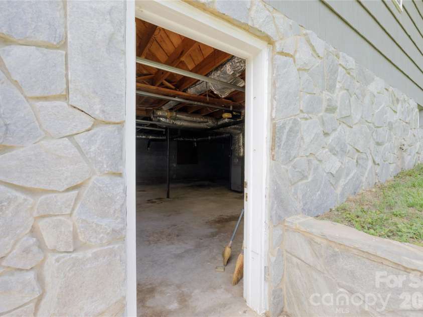 122 Whitley Road, Morganton, NC 28655.  MLS# CAR4389485, YatesRealty ID 28969. 