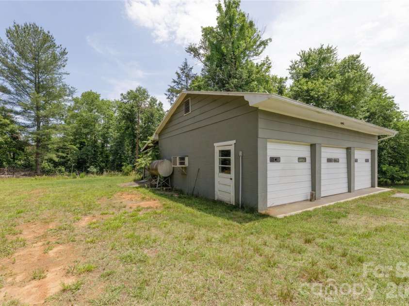 122 Whitley Road, Morganton, NC 28655.  MLS# CAR4389485, YatesRealty ID 28969. 
