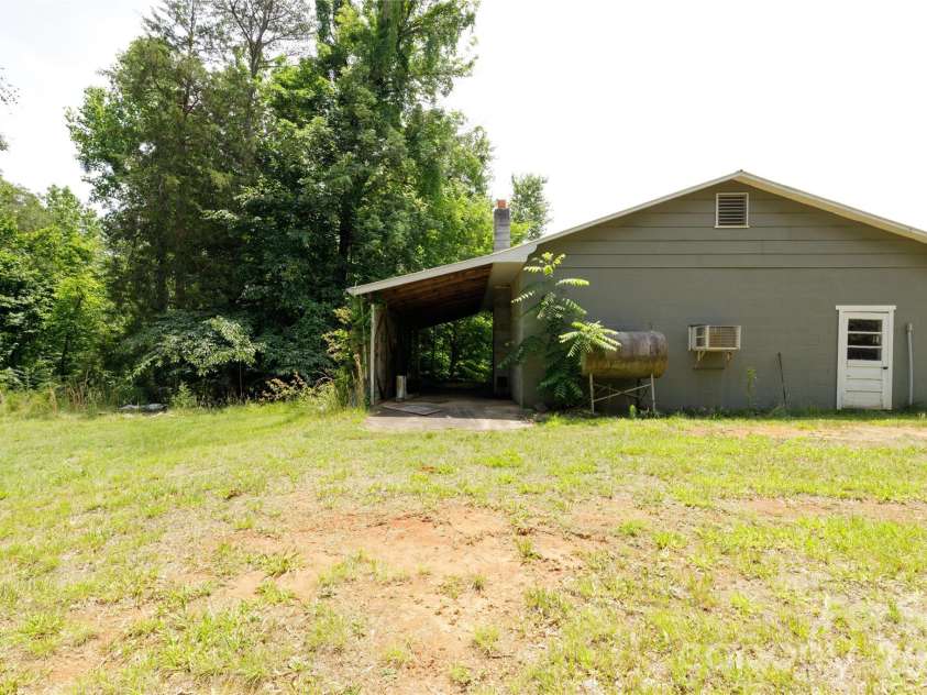 122 Whitley Road, Morganton, NC 28655.  MLS# CAR4389485, YatesRealty ID 28969. 