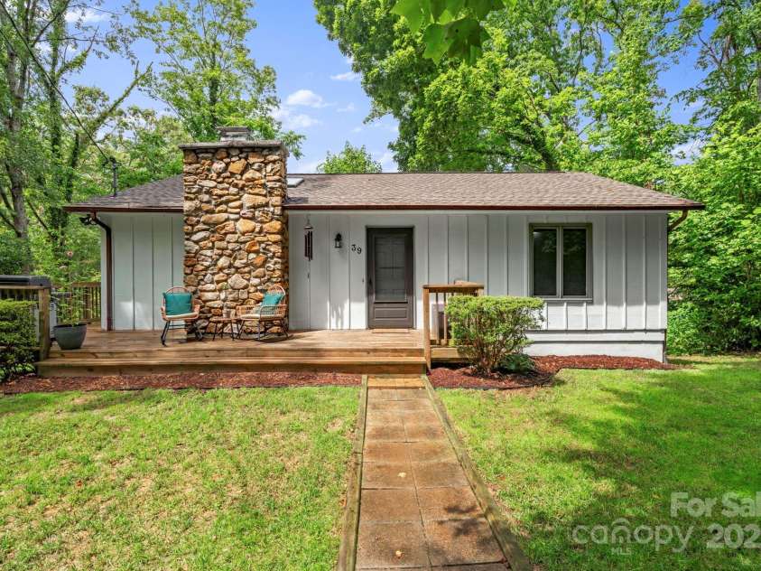39 Spooks Branch Extension, Asheville, NC 28804.  MLS# CAR4283744, YatesRealty ID 28971. 