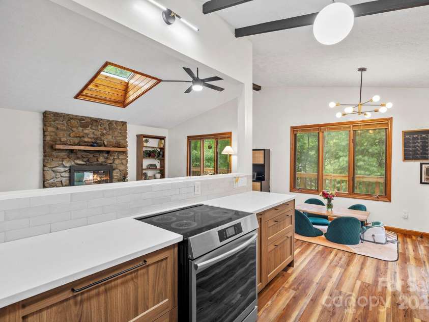 39 Spooks Branch Extension, Asheville, NC 28804.  MLS# CAR4283744, YatesRealty ID 28971. 