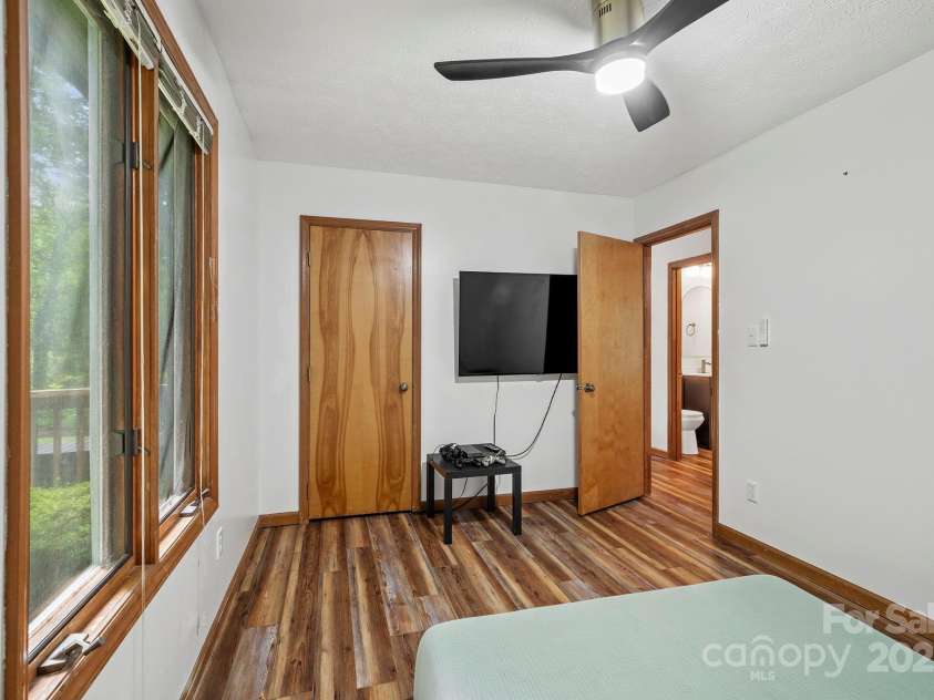 39 Spooks Branch Extension, Asheville, NC 28804.  MLS# CAR4283744, YatesRealty ID 28971. 