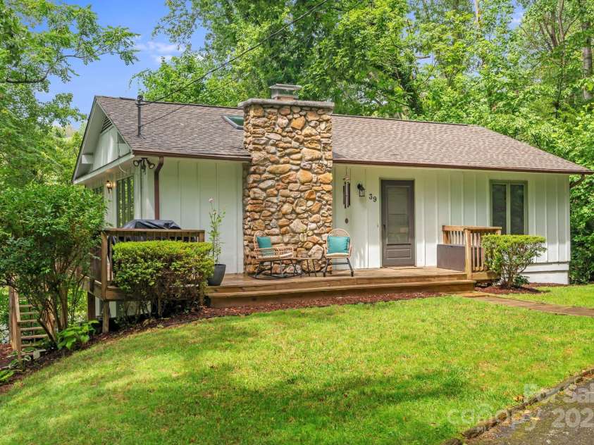 39 Spooks Branch Extension, Asheville, NC 28804.  MLS# CAR4283744, YatesRealty ID 28971. 