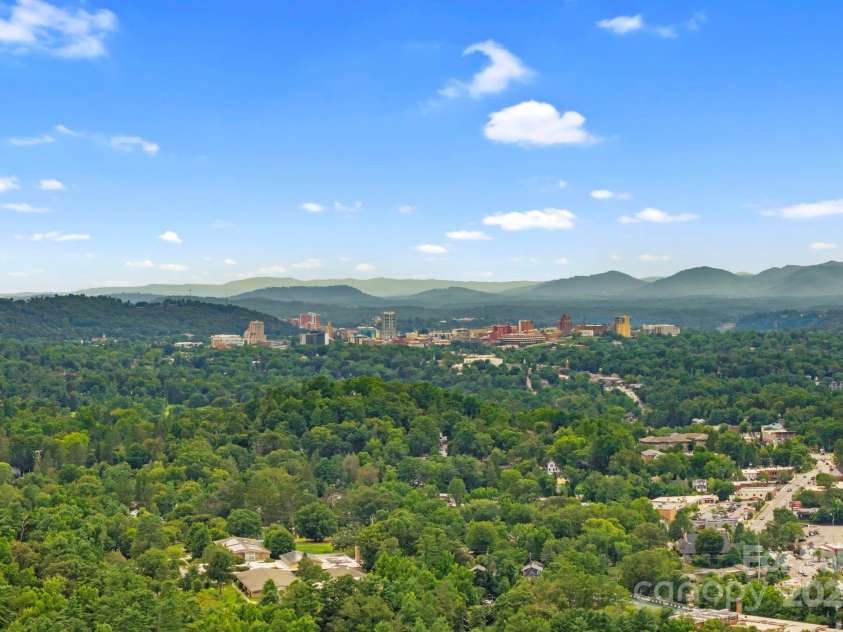 39 Spooks Branch Extension, Asheville, NC 28804.  MLS# CAR4283744, YatesRealty ID 28971. Downtown Asheville