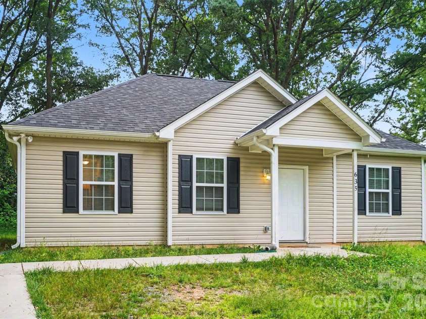 635 Johns Lane, Gastonia, NC 28052.  MLS# CAR4387608, YatesRealty ID 28971. 