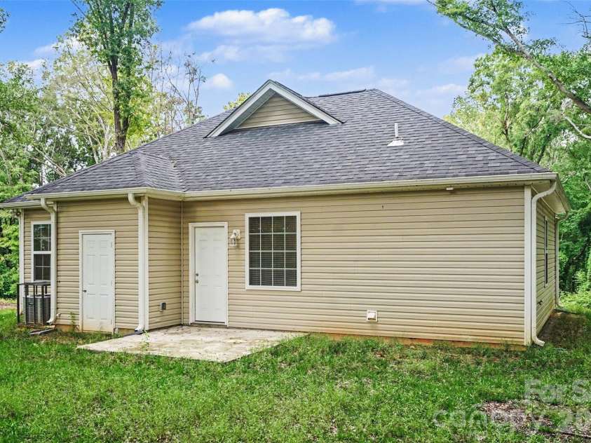 635 Johns Lane, Gastonia, NC 28052.  MLS# CAR4387608, YatesRealty ID 28971. 