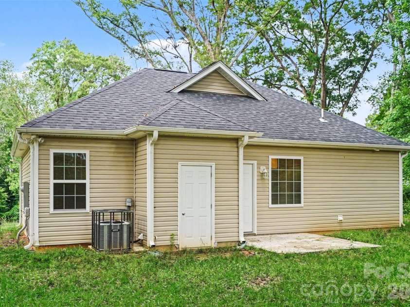635 Johns Lane, Gastonia, NC 28052.  MLS# CAR4387608, YatesRealty ID 28971. 