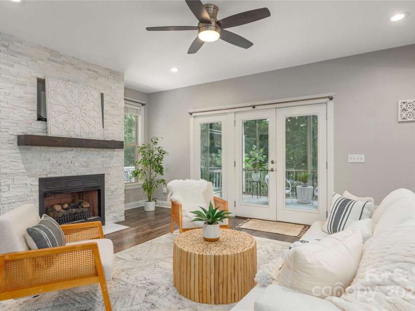 112 Mountain Drive, Biltmore Lake, NC 28715.  MLS# CAR4278930, YatesRealty ID 28972. Light and bright!