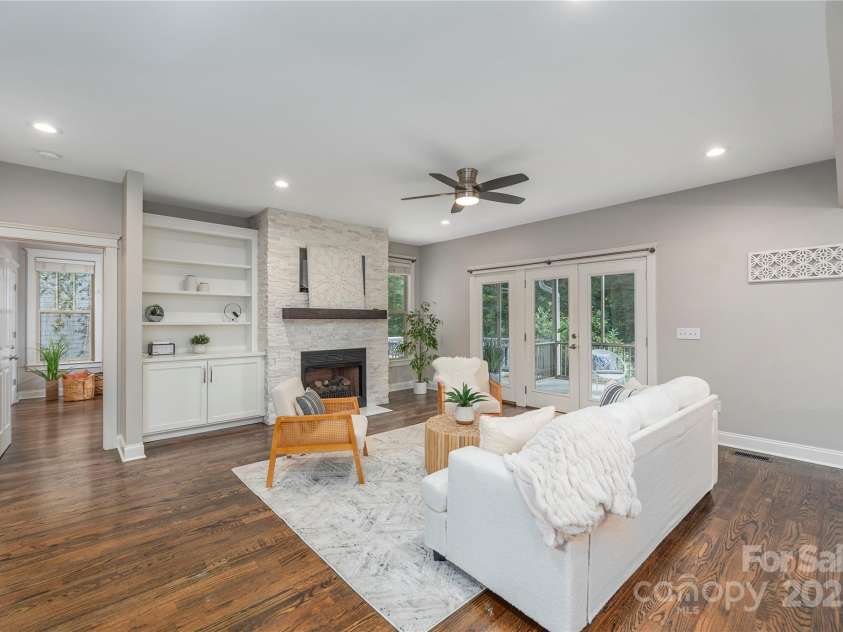 112 Mountain Drive, Biltmore Lake, NC 28715.  MLS# CAR4278930, YatesRealty ID 28972. Open floor plan