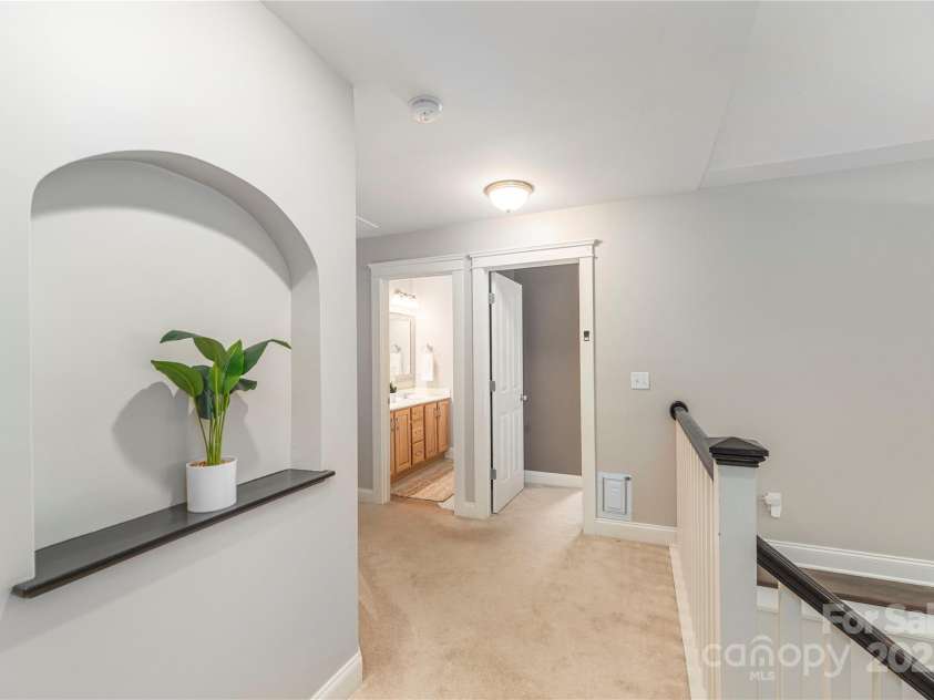 112 Mountain Drive, Biltmore Lake, NC 28715.  MLS# CAR4278930, YatesRealty ID 28972. Sweet nooks