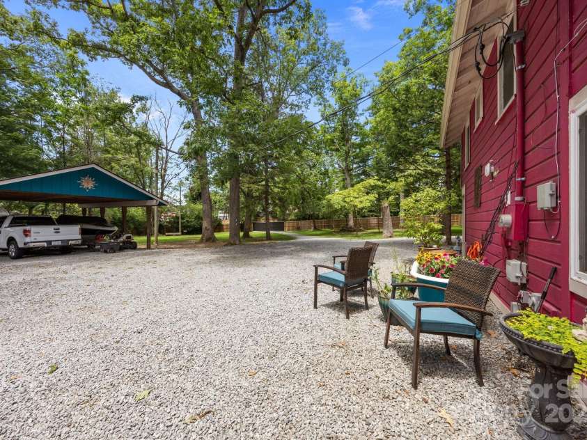 313 Chadwick Avenue, Hendersonville, NC 28792.  MLS# CAR4281374, YatesRealty ID 28973. Ample parking and carport