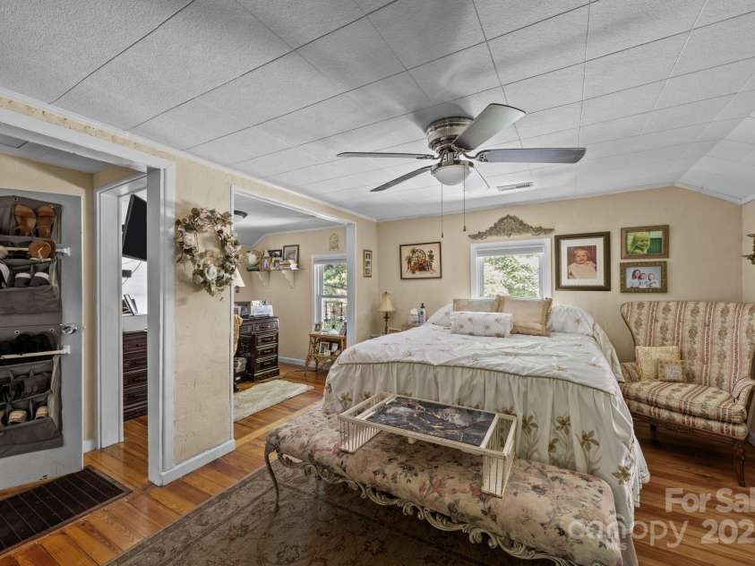 313 Chadwick Avenue, Hendersonville, NC 28792.  MLS# CAR4281374, YatesRealty ID 28973. Main House Bedroom upper level