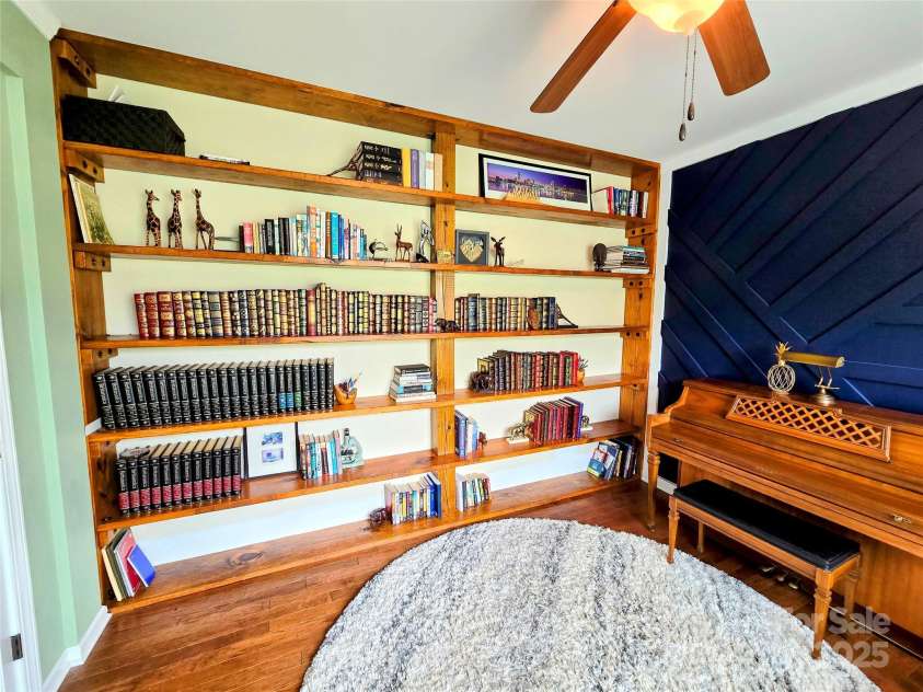 10302 Newbridge Road, Charlotte, NC 28278.  MLS# CAR4278155, YatesRealty ID 28974. 