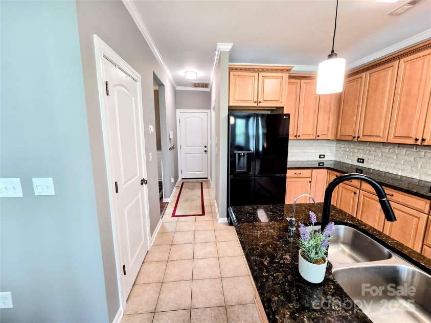 10302 Newbridge Road, Charlotte, NC 28278.  MLS# CAR4278155, YatesRealty ID 28974. 