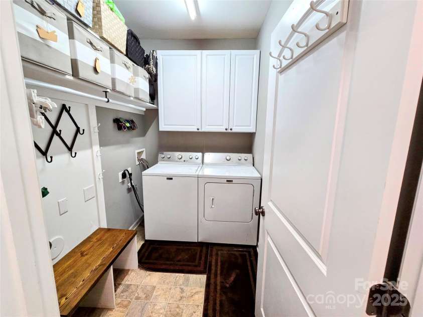 10302 Newbridge Road, Charlotte, NC 28278.  MLS# CAR4278155, YatesRealty ID 28974. 