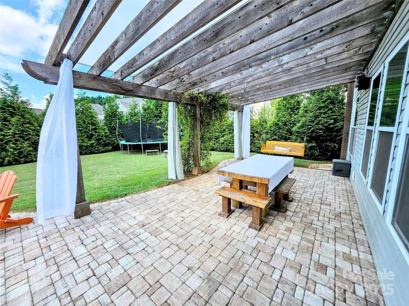 10302 Newbridge Road, Charlotte, NC 28278.  MLS# CAR4278155, YatesRealty ID 28974. 