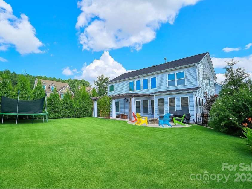 10302 Newbridge Road, Charlotte, NC 28278.  MLS# CAR4278155, YatesRealty ID 28974. 