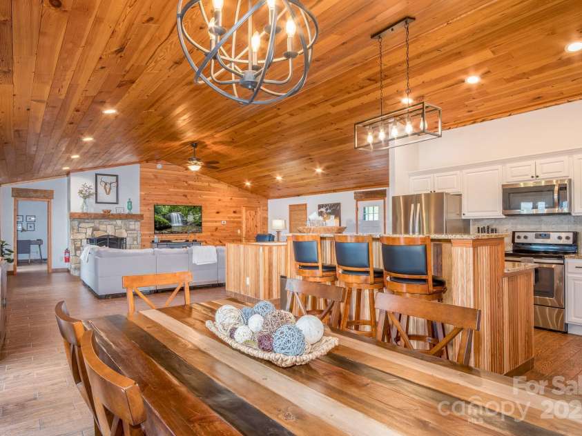 188 Blue Ridge Overlook Drive, Brevard, NC 28712.  MLS# CAR4283263, YatesRealty ID 28975. 