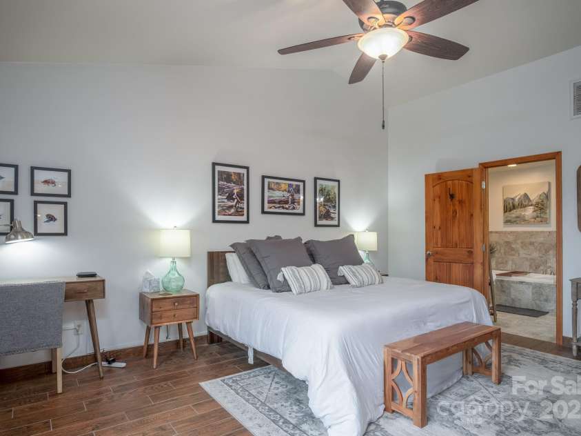 188 Blue Ridge Overlook Drive, Brevard, NC 28712.  MLS# CAR4283263, YatesRealty ID 28975. 