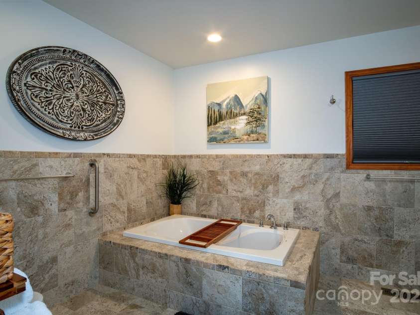 188 Blue Ridge Overlook Drive, Brevard, NC 28712.  MLS# CAR4283263, YatesRealty ID 28975. 