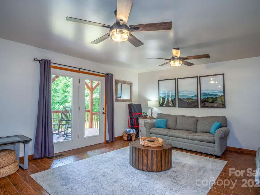 188 Blue Ridge Overlook Drive, Brevard, NC 28712.  MLS# CAR4283263, YatesRealty ID 28975. 