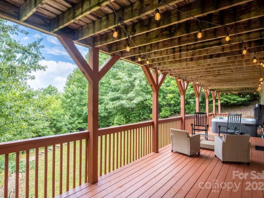 188 Blue Ridge Overlook Drive, Brevard, NC 28712.  MLS# CAR4283263, YatesRealty ID 28975. 