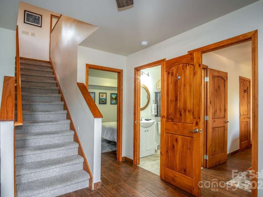 188 Blue Ridge Overlook Drive, Brevard, NC 28712.  MLS# CAR4283263, YatesRealty ID 28975. 