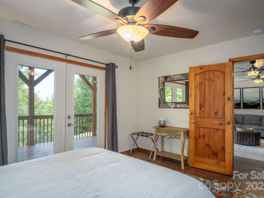 188 Blue Ridge Overlook Drive, Brevard, NC 28712.  MLS# CAR4283263, YatesRealty ID 28975. 