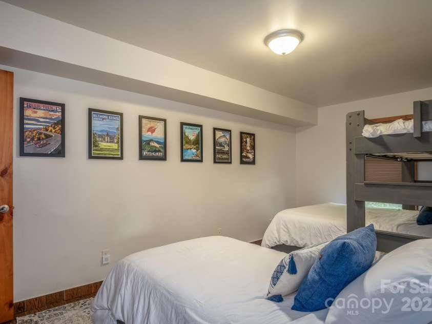 188 Blue Ridge Overlook Drive, Brevard, NC 28712.  MLS# CAR4283263, YatesRealty ID 28975. 