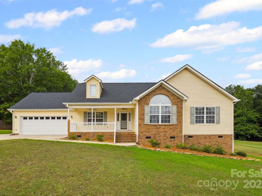 1961 Williford Woods Lane, Rock Hill, SC 29730.  MLS# CAR4283961, YatesRealty ID 28976. 