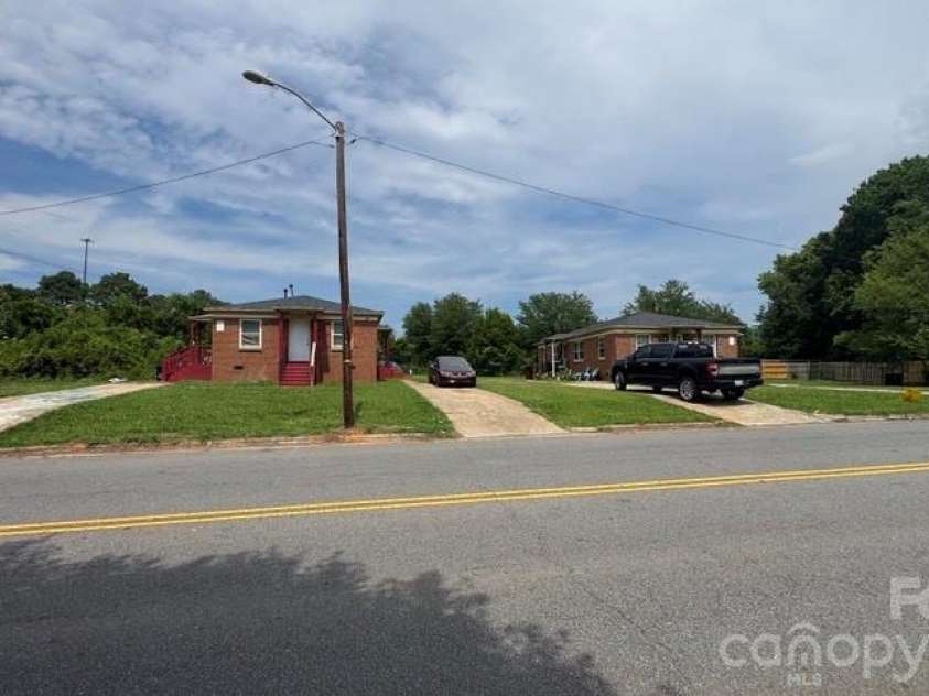 1661 &1665 Montana Drive, Charlotte, NC 28216.  MLS# CAR4390951, YatesRealty ID 28977. 