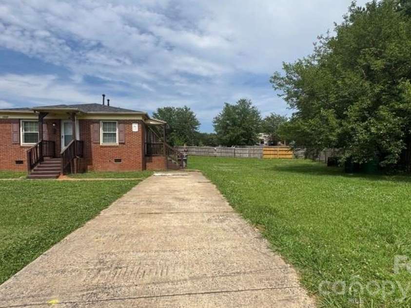1661 &1665 Montana Drive, Charlotte, NC 28216.  MLS# CAR4390951, YatesRealty ID 28977. 