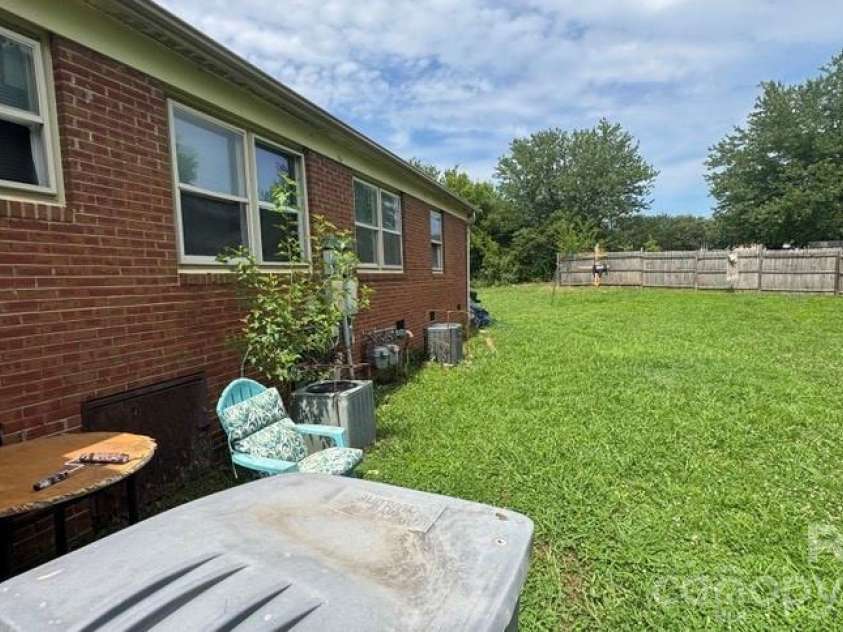 1661 &1665 Montana Drive, Charlotte, NC 28216.  MLS# CAR4390951, YatesRealty ID 28977. 