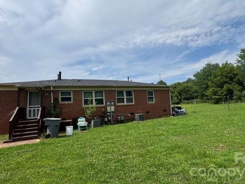 1661 &1665 Montana Drive, Charlotte, NC 28216.  MLS# CAR4390951, YatesRealty ID 28977. 