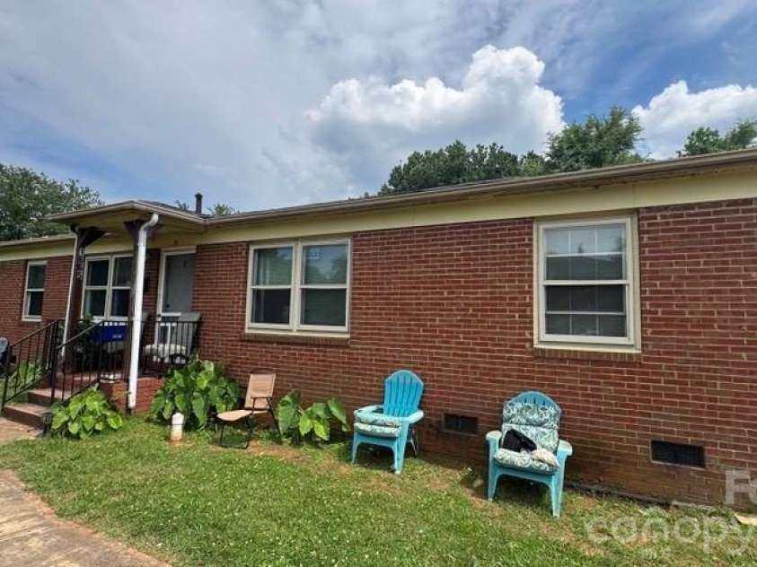 1661 &1665 Montana Drive, Charlotte, NC 28216.  MLS# CAR4390951, YatesRealty ID 28977. 