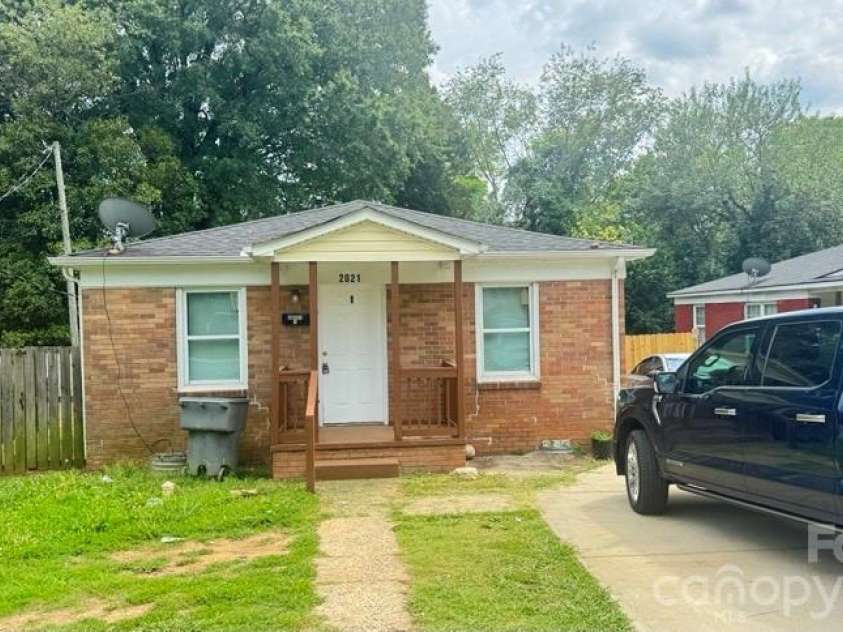 1661 &1665 Montana Drive, Charlotte, NC 28216.  MLS# CAR4390951, YatesRealty ID 28977. 