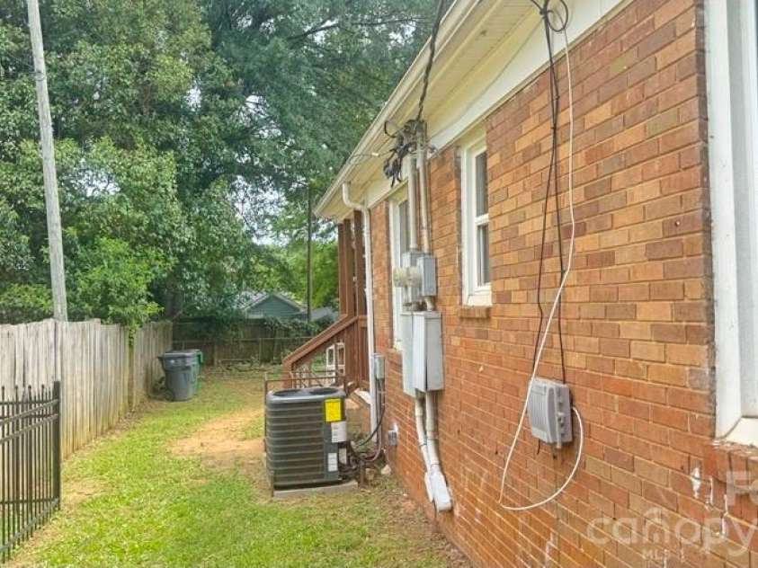 1661 &1665 Montana Drive, Charlotte, NC 28216.  MLS# CAR4390951, YatesRealty ID 28977. 