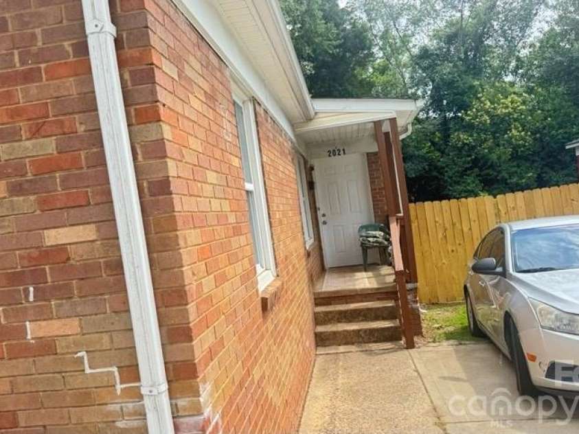 1661 &1665 Montana Drive, Charlotte, NC 28216.  MLS# CAR4390951, YatesRealty ID 28977. 