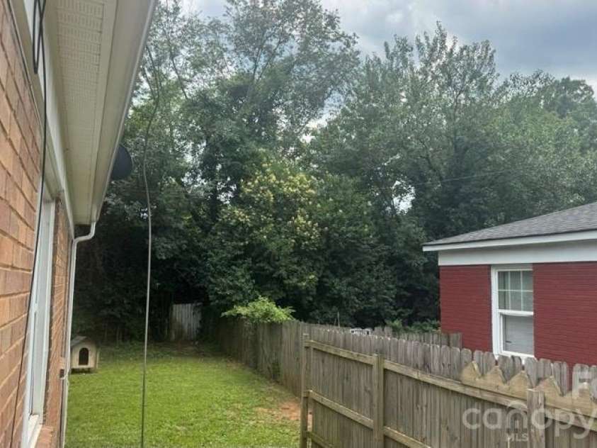 1661 &1665 Montana Drive, Charlotte, NC 28216.  MLS# CAR4390951, YatesRealty ID 28977. 