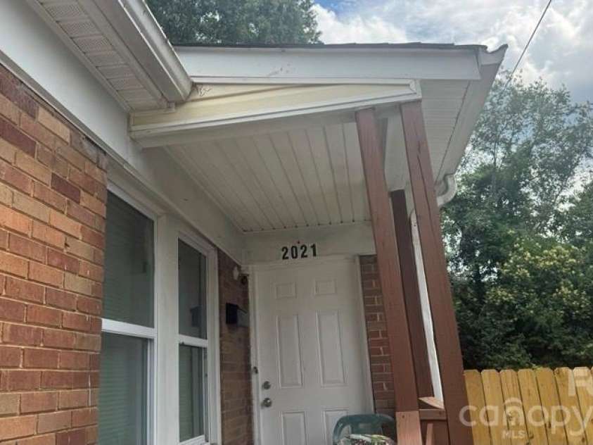 1661 &1665 Montana Drive, Charlotte, NC 28216.  MLS# CAR4390951, YatesRealty ID 28977. 