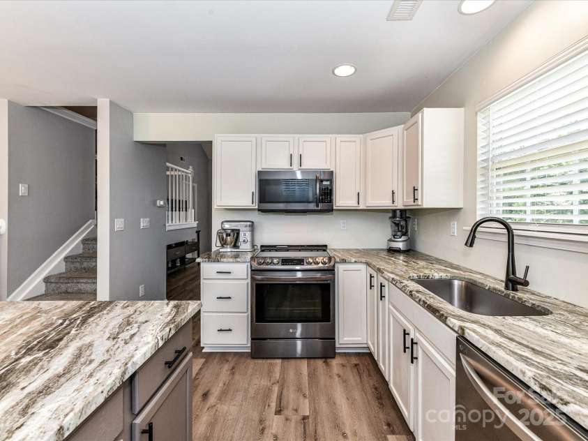 931 Par One Court, Fort Mill, SC 29715.  MLS# CAR4281118, YatesRealty ID 28977. Kitchen 3