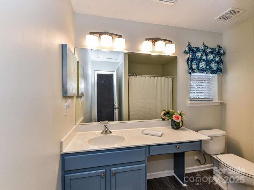 931 Par One Court, Fort Mill, SC 29715.  MLS# CAR4281118, YatesRealty ID 28977. Upstairs Full Bath