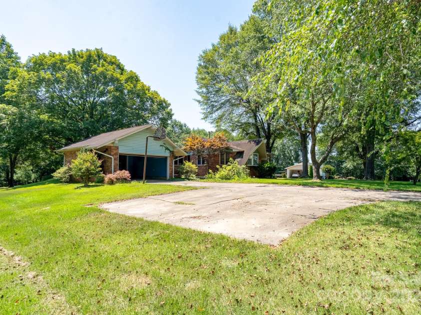 1085 Old Boiling Springs Road, Shelby, NC 28152.  MLS# CAR4279929, YatesRealty ID 28979. 