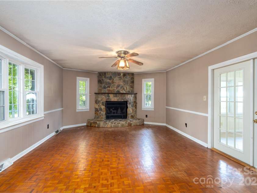 1085 Old Boiling Springs Road, Shelby, NC 28152.  MLS# CAR4279929, YatesRealty ID 28979. 