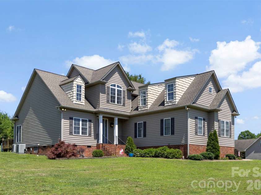 816 Springs Road, Dallas, NC 28034.  MLS# CAR4391040, YatesRealty ID 28979. 