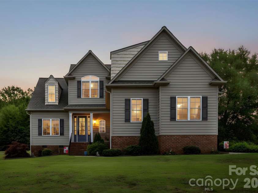 816 Springs Road, Dallas, NC 28034.  MLS# CAR4391040, YatesRealty ID 28979. 