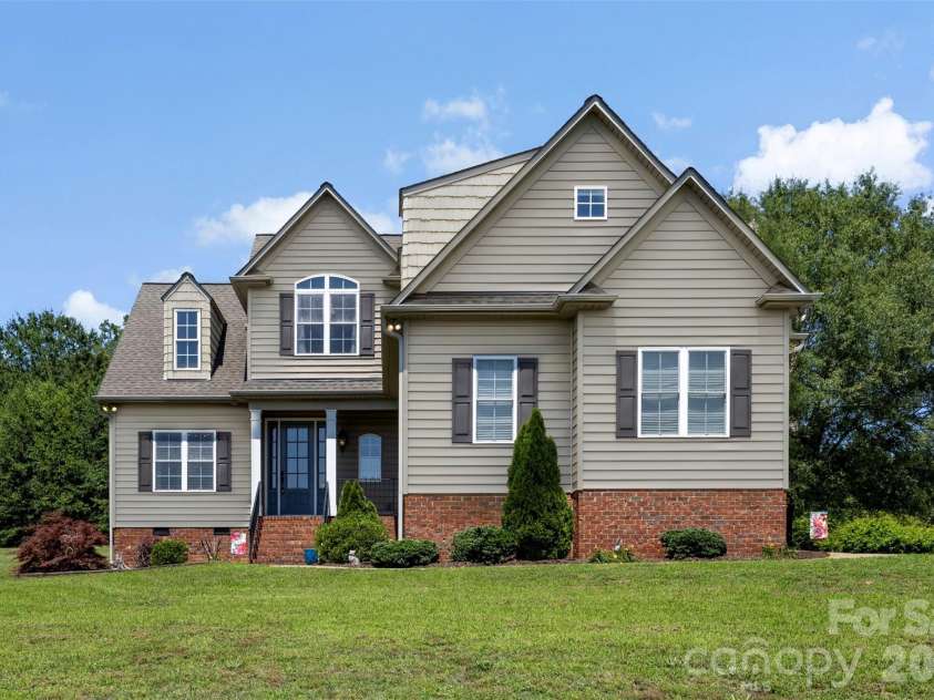 816 Springs Road, Dallas, NC 28034.  MLS# CAR4391040, YatesRealty ID 28979. 