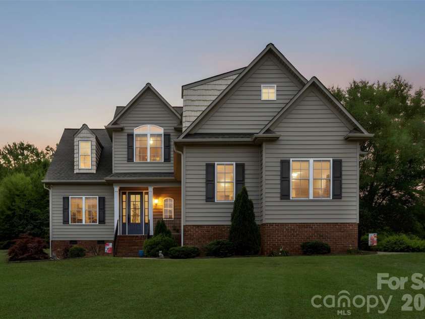 816 Springs Road, Dallas, NC 28034.  MLS# CAR4391040, YatesRealty ID 28979. 